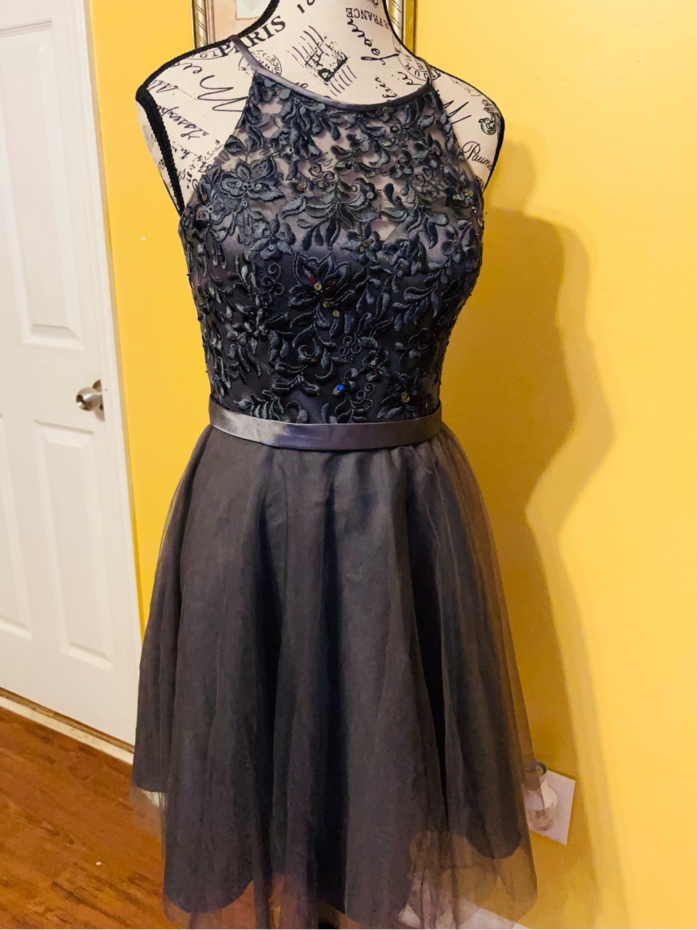 Morilee Madeline Gardner Embroidered Cocktail Dress in Charcoal Sz 8 - Picture 11 of 13